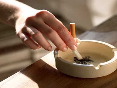 Thuỵ Sĩ có thể triệt để cấm hút thuốc nơi công cộng