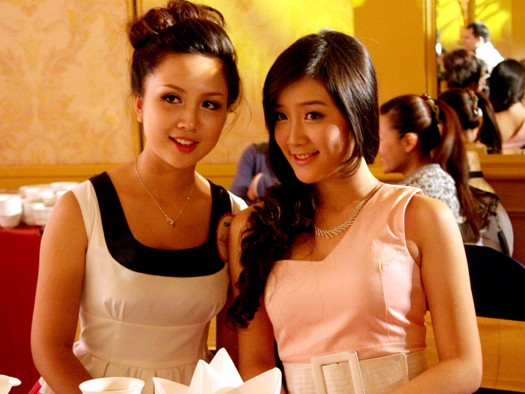 Xuân Mai cùng Miss Teen diện đầm dự tiệc