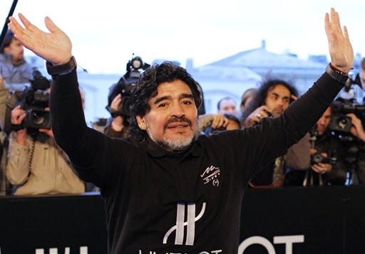 Sự thật phía sau chuyến từ thiện của Maradona