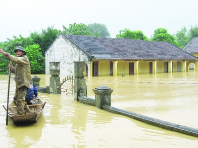 Trường tiểu học xã Sơn Thịnh bị ngập trên 1 mét Ảnh: M.T