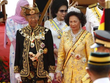 Quốc vương Malaysia lên ngôi ở tuổi 84