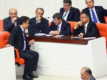 Quốc hội Thổ Nhĩ Kỳ vừa thông qua dự luật cho phép các hoạt động quân sự xuyên biên giới với Syria