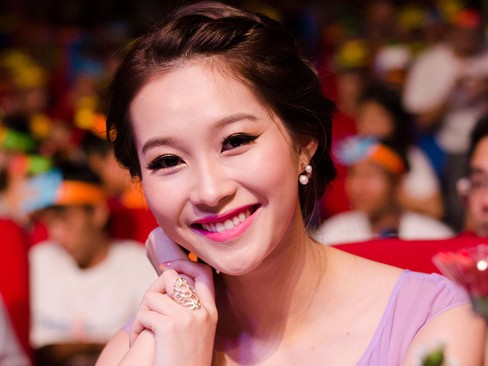 Hoa hậu Thu Thảo đẹp không tì vết ở Hà Nội