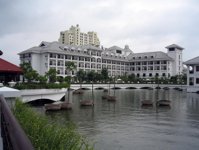 Hé lộ chủ nhân 10 khách sạn 5 sao ở Hà Nội