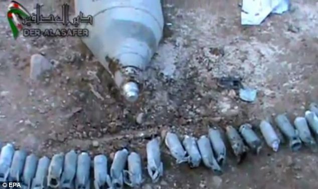 Syria tiếp nhiên liệu cho bom hóa học