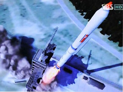Hình ảnh mô phỏng vụ phóng tên lửa ngày 12/12 của CHDCND Triều Tiên trên truyền hình Hàn Quốc