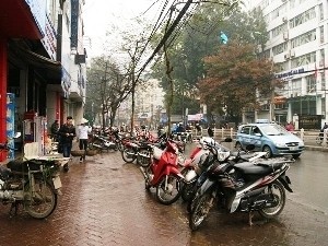 Hà Nội cho một số tuyến phố để xe vỉa hè