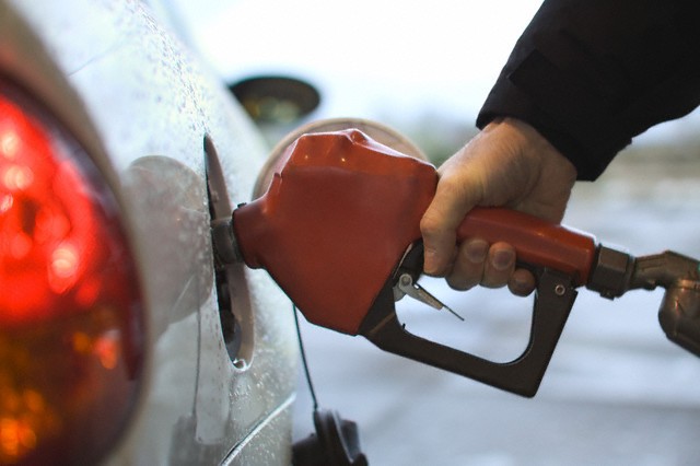 Doanh nghiệp lại 'nhấp nhổm' đòi tăng giá xăng dầu