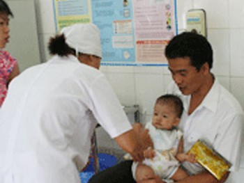 Hà Nội: Tiêm vắc xin Quinvaxem từ tháng 11
