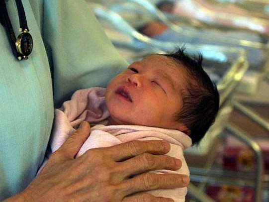 Mỗi em bé sinh ra được chính phủ Singapore trợ cấp đến 100 triệu VND