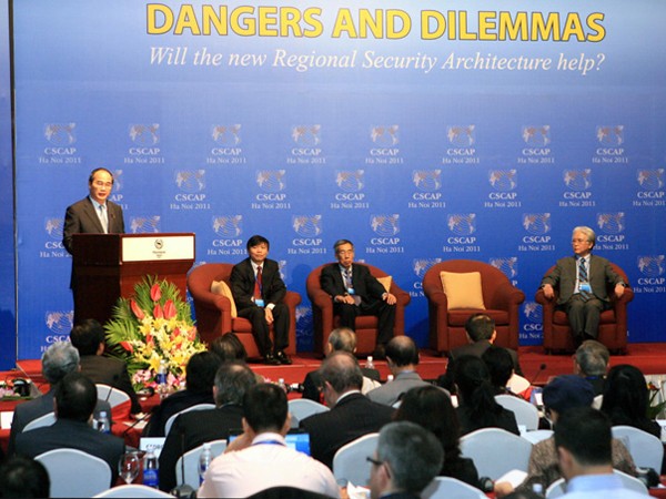Phó Thủ tướng Nguyễn Thiện Nhân đến dự và phát biểu khai mạc cuộc họp Ảnh: TTXVN