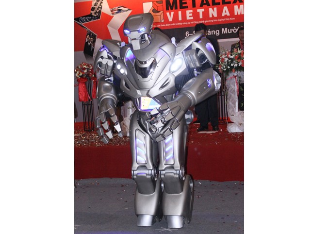 Xem robot khổng lồ biểu diễn ở Việt Nam