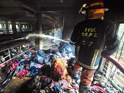 Cháy nhà máy may, ít nhất 112 người chết