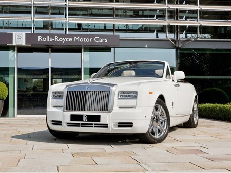 Kinh tế khó khăn, Rolls-Royce vẫn đạt doanh số kỷ lục