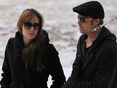 Angelina Jolie chỉ đạo Brad Pitt