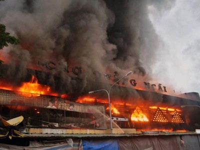 Công an điều tra nguyên nhân cháy chợ ở Quảng Ngãi