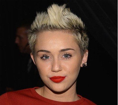 Miley Cyrus khoe eo thon bên Marc Jacobs