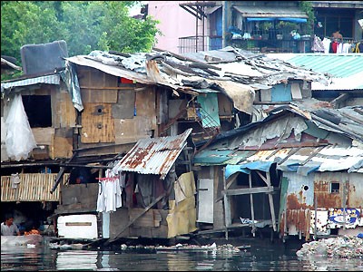 Trong khu ổ chuột giữa thủ đô Manila