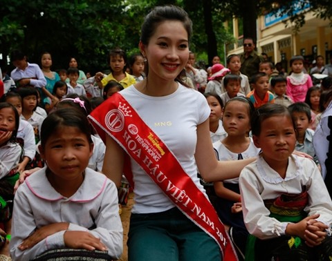 Hoa hậu Đặng Thu Thảo làm giám khảo cuộc thi sắc đẹp