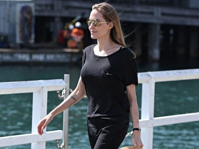 Angelina Jolie quyến rũ với hình xăm mới