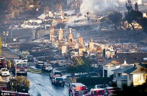 Ngoại ô San Francisco tan hoang vì vụ nổ khí gas