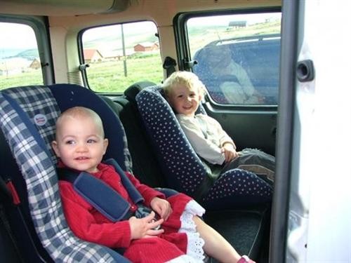 Ghế xe trẻ em có thể chứa chất gây ung thư