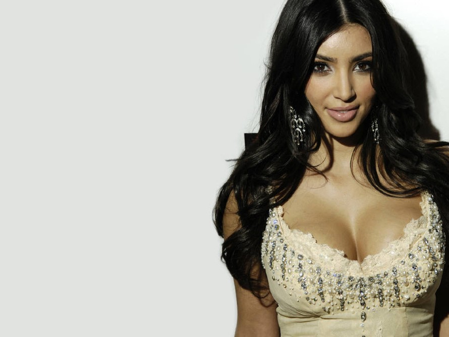 Kim Kardashian bị paparazzi lật tẩy thủ thuật làm đẹp