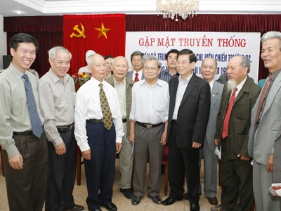 Chủ tịch nước Nguyễn Minh Triết gặp mặt cựu cán bộ Trung ương Đoàn Ảnh: Hồng Vĩnh
