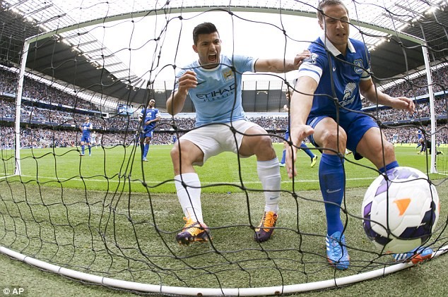 Man City chấm dứt mạch bất bại của Everton