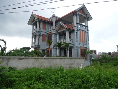 Ngôi nhà này vừa mọc lên tại Dộc Thượng Khu đất nông nghiệp thuộc quỹ đất Công của xã Song Phương