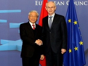 Chủ tịch Hội đồng châu Âu Herman Van Rompuy đón Tổng Bí thư Nguyễn Phú Trọng.