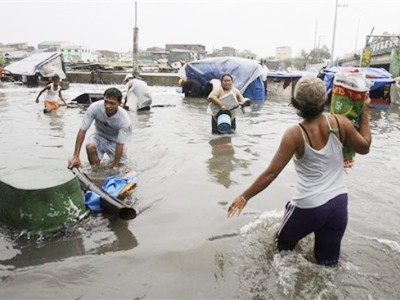 Hơn 100.000 người Philippine sơ tán tránh bão lớn