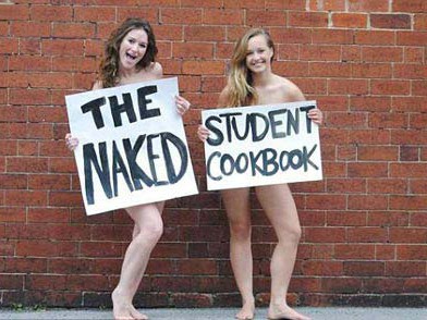 Nữ sinh Anh làm sách bán nude dạy nấu ăn