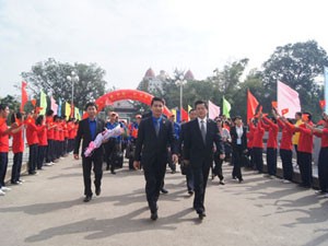 450 đại biểu thanh niên Việt Nam thăm thành phố Khâm Châu
