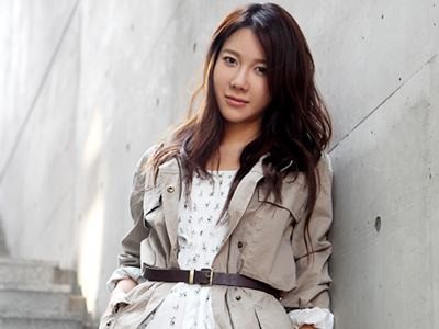 Lee Ji Ah che giấu thân phận vì chồng cũ