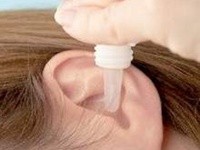 Cẩn trọng khi dùng oxy già để rửa tai