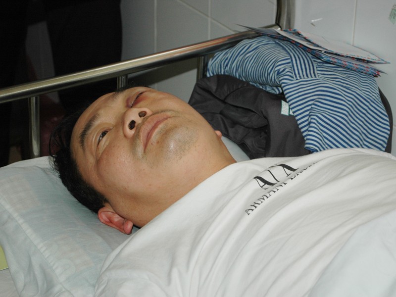 Trung tá Nguyễn Đức Chung vẫn đang phải nằm đều trị tại bệnh viện 19-8