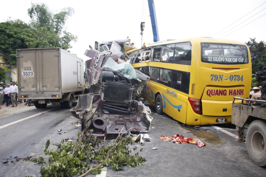 Tai nạn giao thông làm một người chết, 23 người bị thương