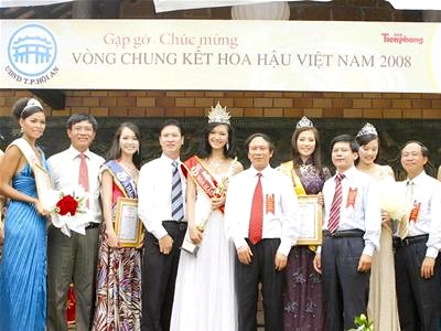 Hoa hậu Trần Thị Thùy Dung được bảo hiểm 3 tỷ đồng/năm
