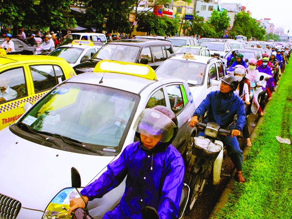 Bát nháo taxi Hà Nội: Lên xe là chết khiếp