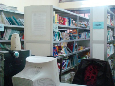 Căn phòng hơn 10 m2 là thư viện của sinh viên thuộc bốn khoa Đại học Dân lập Đông Đô