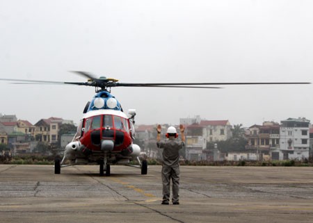 Lần đầu bay chuyên cơ trực thăng trên đất bạn Lào