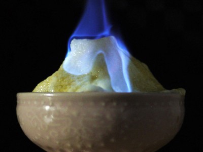 Lạ lùng món kem 'lửa trên băng' nổi tiếng ở Nhật Bản