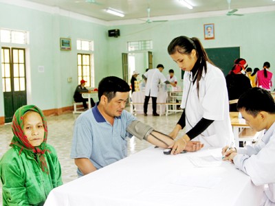 Bác sỹ trẻ đến nơi nghèo khó