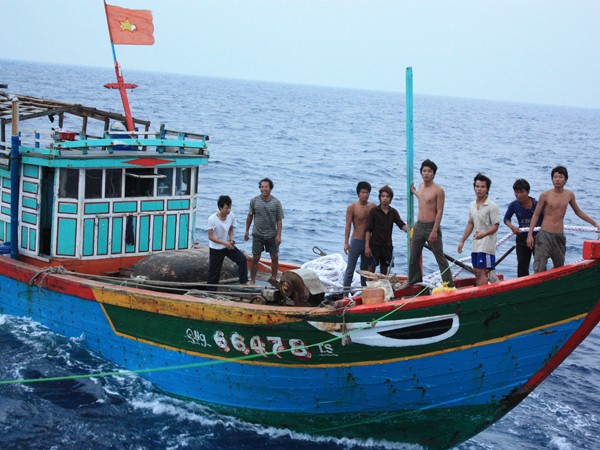 Ngư dân đánh cá trên vùng biển Hoàng Sa Ảnh: Nam Cường