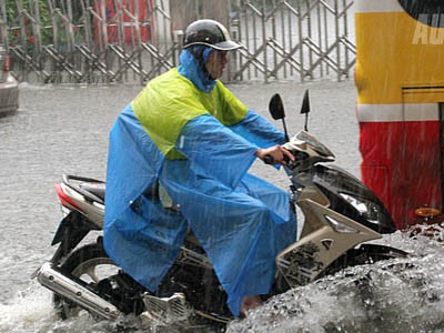 3 rủi ro khiến xe tay ga 'chết' trong mưa