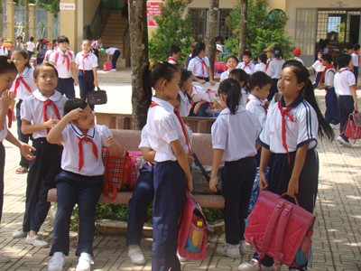 Học sinh tiểu học thành phố Biên Hòa phải học ca... 4