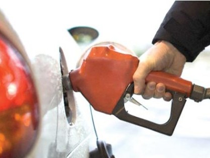 Vì sao giá xăng dầu chưa giảm?
