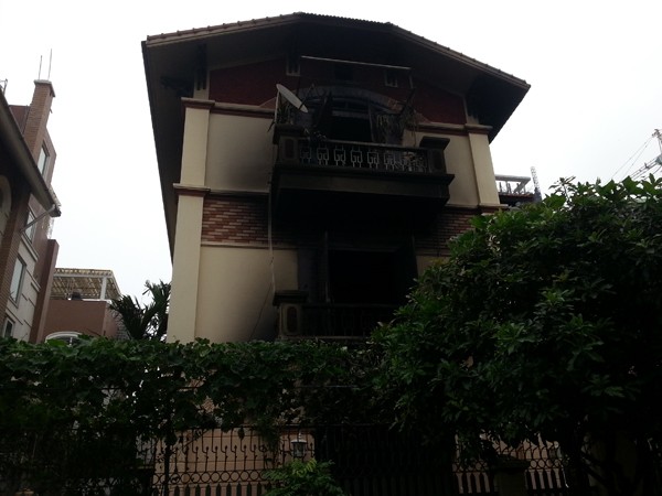 Cháy biệt thự ba tầng ở Hà Nội