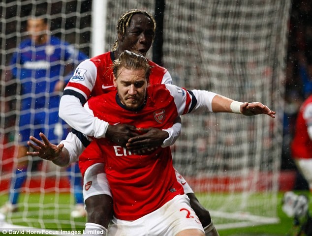 Arsenal - Cardiff (2-0): Người hùng Bendtner